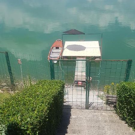 Lake House โนวีปาซาร์ ภายนอก รูปภาพ