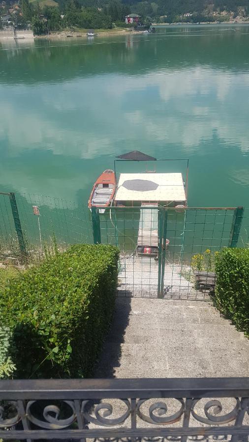 Lake House โนวีปาซาร์ ภายนอก รูปภาพ