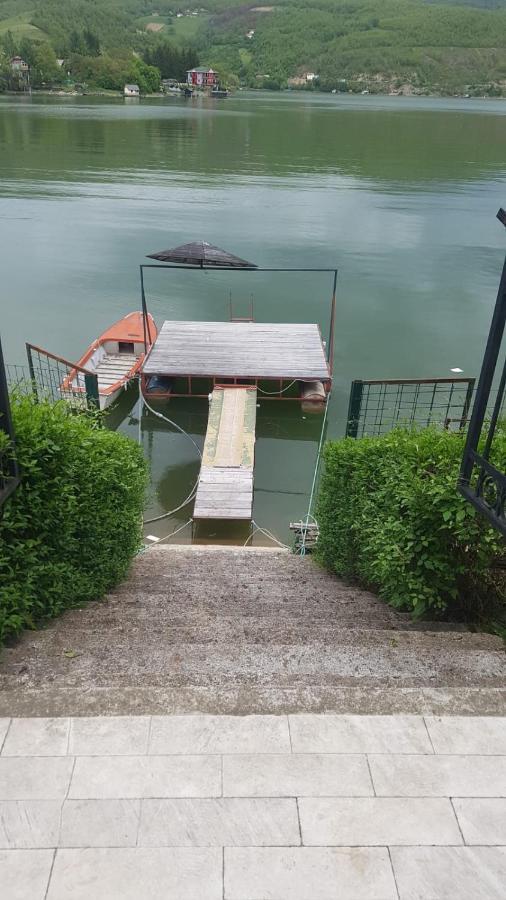 Lake House โนวีปาซาร์ ภายนอก รูปภาพ