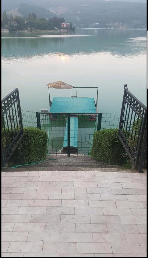 Lake House โนวีปาซาร์ ภายนอก รูปภาพ