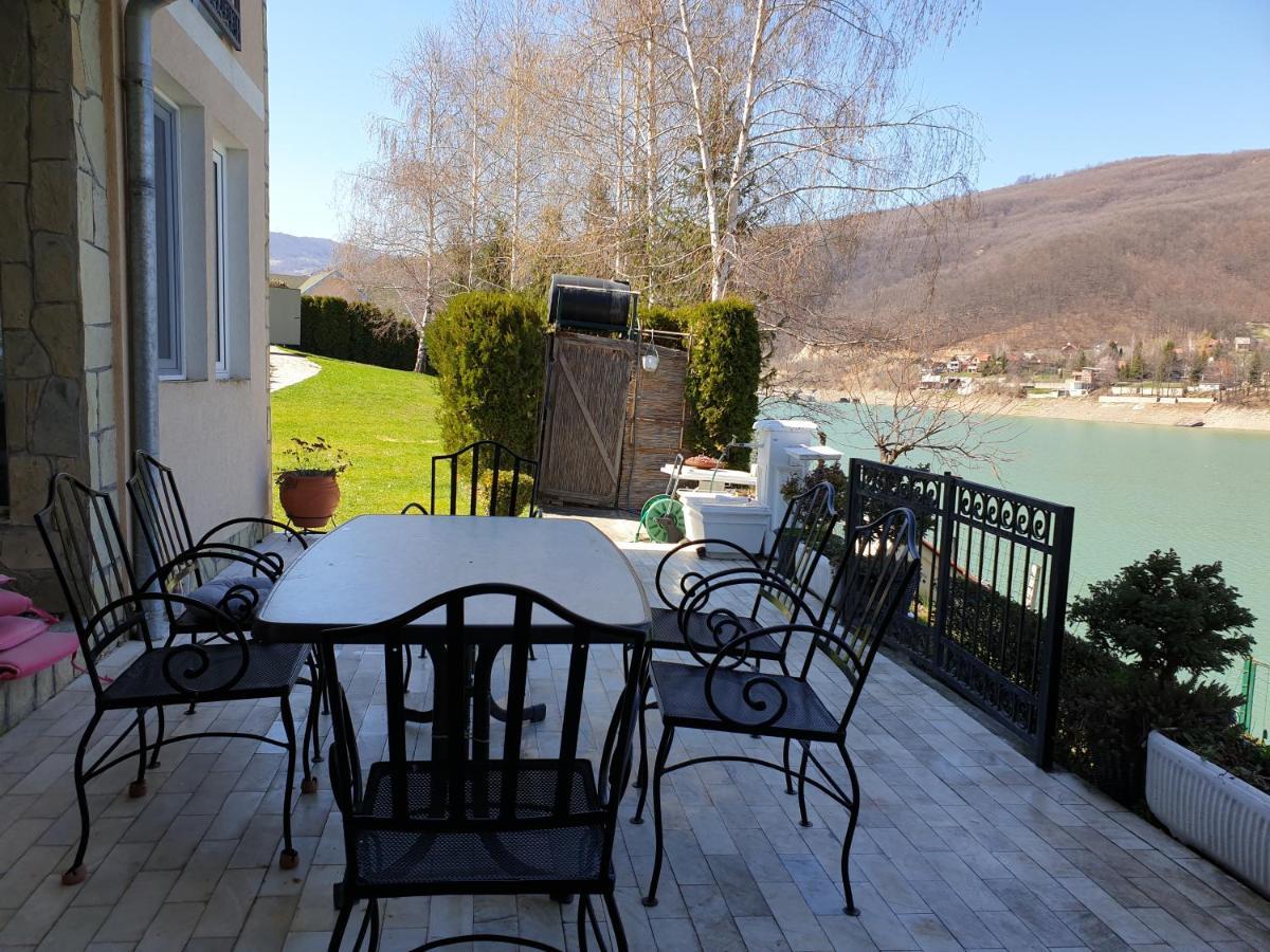 Lake House โนวีปาซาร์ ภายนอก รูปภาพ